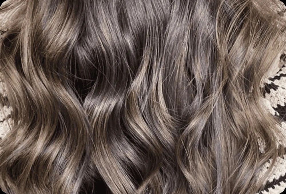 Resultado de coloración con barros: cabello con color natural y saludable en Menta Beauty Place